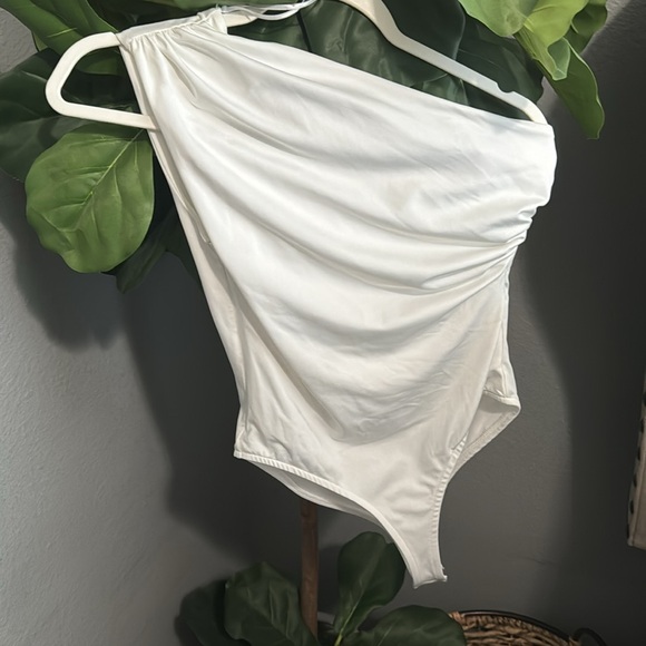 Zara symmetrical white body suit size small - Picture 2 of 3